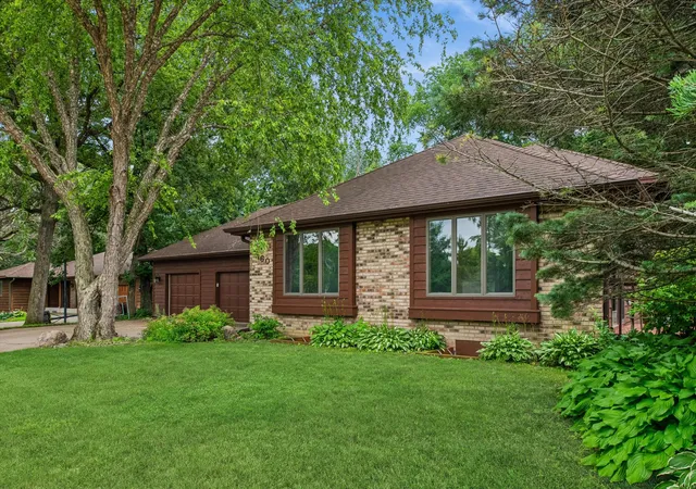 2nd image of 460 Oakhill Rd, Chaska, MN 55318 | MLS# 7109001