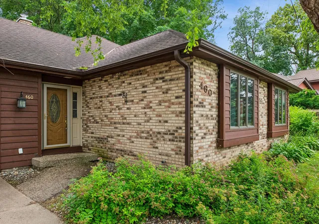 Photo 3 of Single family home for sale at 460 Oakhill Rd, Chaska, MN 55318 | MLS# 7109001 | Listing updated on 2026-09-16