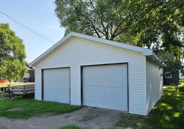 3rd image of 416 Franklin Ave, Larimore, ND 58251 | MLS# 7109008