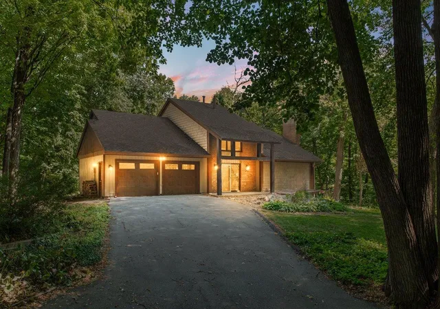 Photo 1 of Single family home for sale at 606 Carver Beach Rd, Chanhassen, MN 55317 | MLS# 7109041 | Listing updated on 2026-09-02