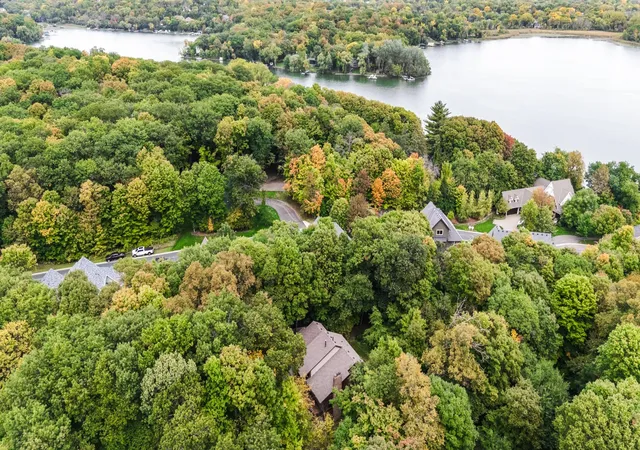 Photo 1 of Single family home for sale at 606 Carver Beach Rd, Chanhassen, MN 55317 | MLS# 7109041 | Listing updated on 2026-10-08