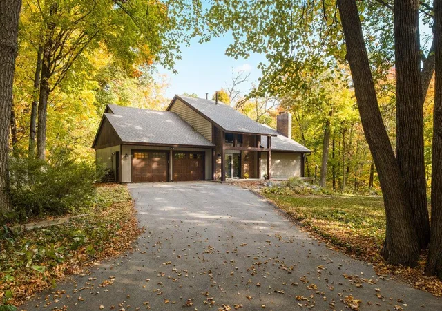 Photo 1 of Single family home for sale at 606 Carver Beach Rd, Chanhassen, MN 55317 | MLS# 7109041 | Listing updated on 2026-10-22