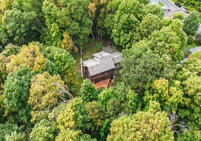 Photo 2 of Single family home for sale at 606 Carver Beach Rd, Chanhassen, MN 55317 | MLS# 7109041 | Listing updated on 2026-10-08