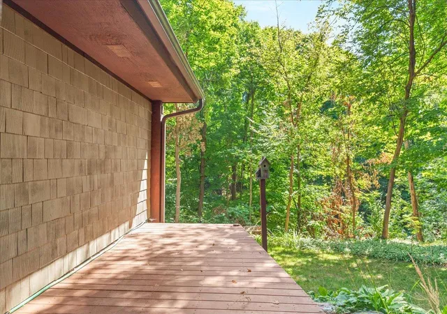 Photo 2 of Single family home for sale at 606 Carver Beach Rd, Chanhassen, MN 55317 | MLS# 7109041 | Listing updated on 2026-09-12
