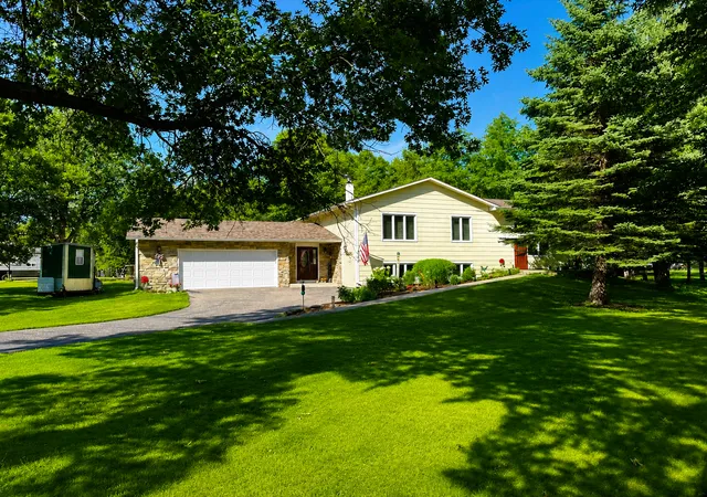 1st image of 8331 Red Pine Cir, Baxter, MN 56425 | MLS# 7109063