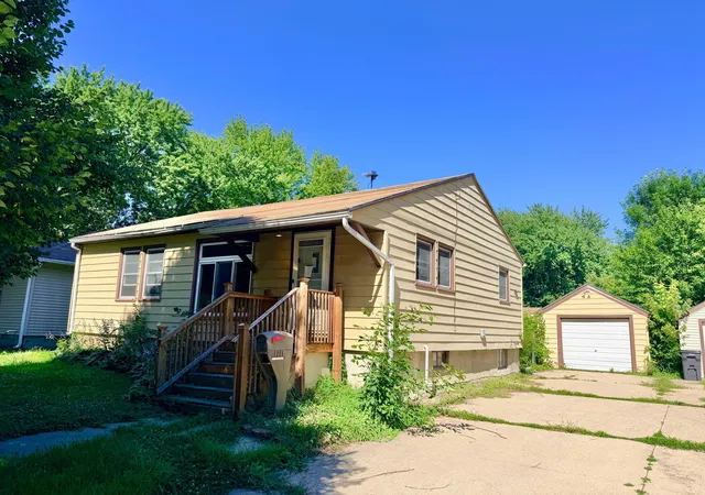 Homes for sale in Albert Lea, MN | 1205 James Ave, Albert Lea, MN 56007 | MLS# 7109088