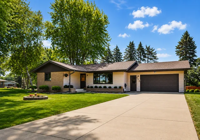 Photo 1 of Single family home for sale at 575 Prospect Ct Ne, Saint Cloud, MN 56304 | MLS# 7109110 | Listing updated on 2026-10-05