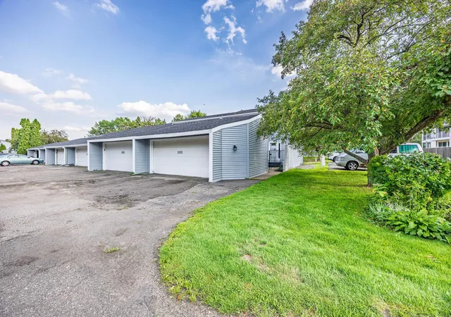 Homes for sale in Little Canada, MN | 101 Canabury Ct, Little Canada, MN 55117 | MLS# 7109113