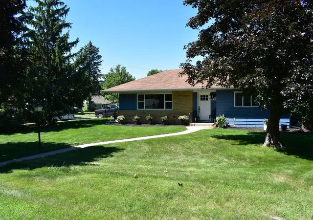 Photo 2 of Sale Pending at 401 N Burlington Ave, Fergus Falls, MN 56537 | MLS# 7109133 | Listing updated on 2026-09-22