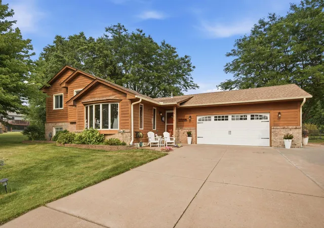1st image of 7616 Peltier Lake Dr, Hugo, MN 55038 | MLS# 7109137