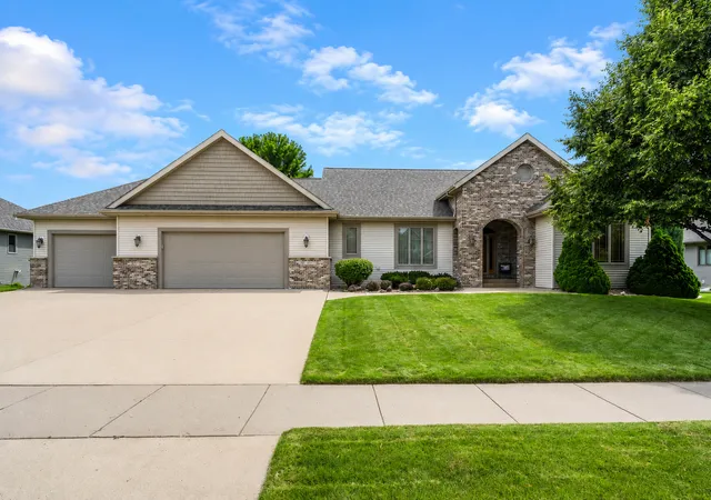 Homes for sale in Mankato, MN | 117 Grovebrook Dr, Mankato, MN 56001 | MLS# 7109148