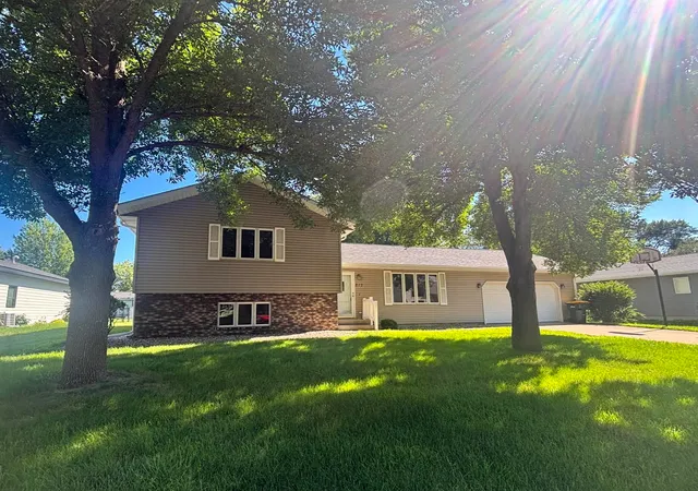 Photo 23 of Single family home for sale at 812 E Oak St, Redwood Falls, MN 56283 | MLS# 7109157 | Listing updated on 2026-08-24