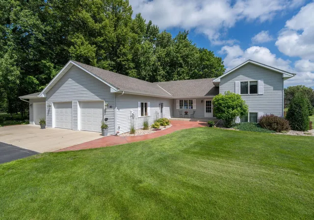 Homes for sale in Mankato, MN | 80 Canterbury Ct, Mankato, MN 56001 | MLS# 7109158