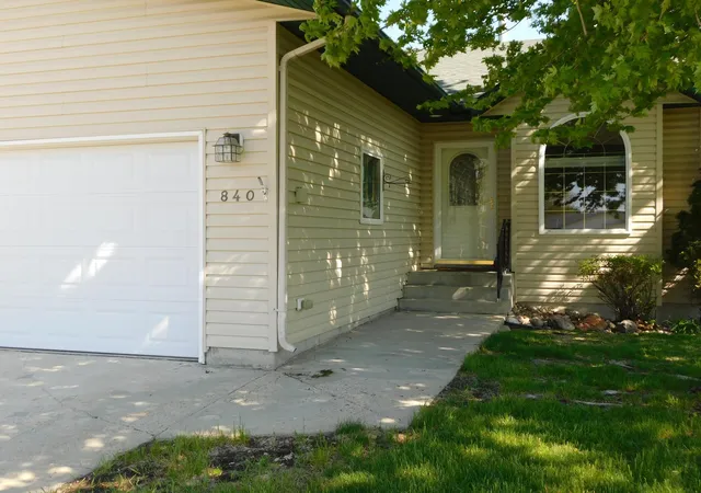 Photo 2 of Townhouse for sale at 840 Lakeridge Pl, West Fargo, ND 58078 | MLS# 7109171 | Listing updated on 2026-09-01
