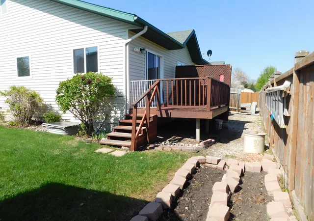 Photo 3 of Townhouse for sale at 840 Lakeridge Pl, West Fargo, ND 58078 | MLS# 7109171 | Listing updated on 2026-09-01