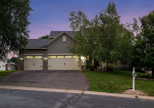 1st image of 19925 English Ct, Farmington, MN 55024 | MLS# 7109182