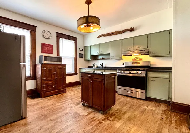 Photo 3 of Single family home for sale at 998 Margaret St, Saint Paul, MN 55106 | MLS# 7109189 | Listing updated on 2026-10-22