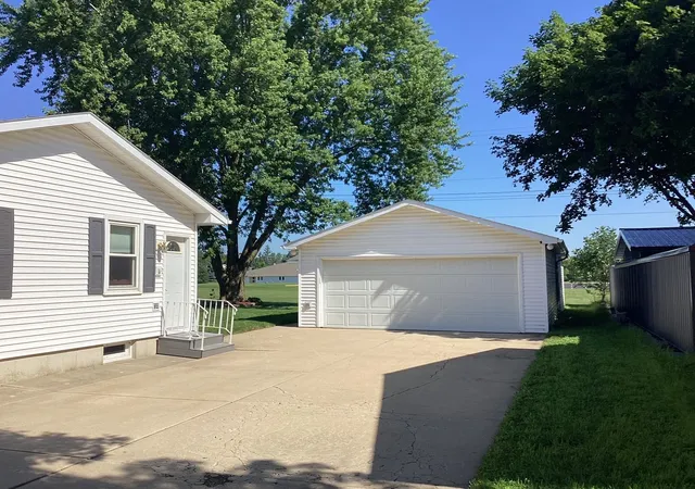 4th image of 1302 19Th Ave Sw, Austin, MN 55912 | MLS# 7109197