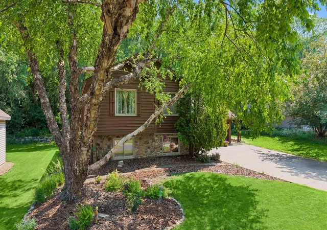 Photo 2 of Single family home for sale at 13225 Court Pl, Burnsville, MN 55337 | MLS# 7109203 | Listing updated on 2026-10-21
