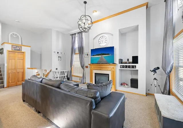 2nd image of 10154 Country Club Curv, Saint Paul, MN 55129 | MLS# 7109207