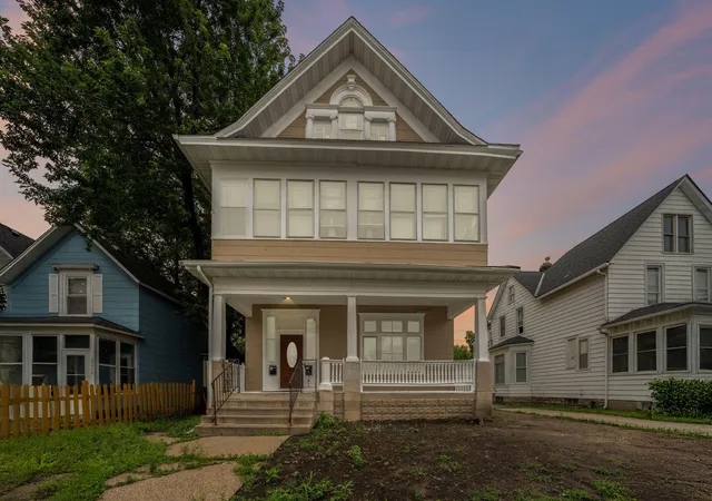 2nd image of 2221 Bloomington Ave, Minneapolis, MN 55404 | MLS# 7109210