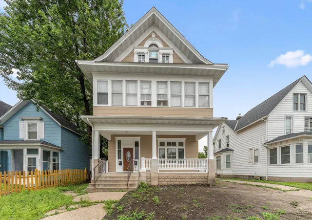 3rd image of 2221 Bloomington Ave, Minneapolis, MN 55404 | MLS# 7109210