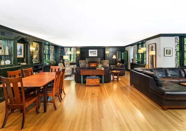 3rd image of 415 N Hawthorne Rd, Duluth, MN 55812 | MLS# 7109212