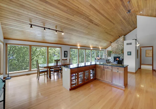 Photo 2 of Single family home for sale at 502 Shoreline Dr, Wayzata, MN 55391 | MLS# 7109221 | Listing updated on 2026-10-20