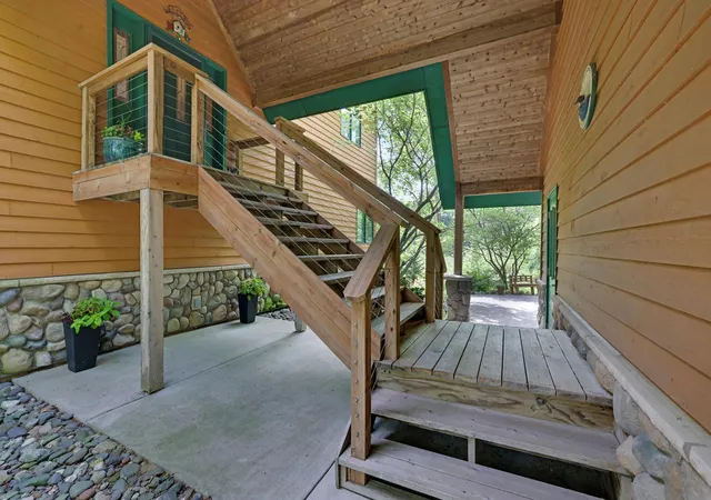 Photo 3 of Single family home for sale at 502 Shoreline Dr, Wayzata, MN 55391 | MLS# 7109221 | Listing updated on 2026-09-28