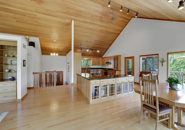 Photo 3 of Single family home for sale at 502 Shoreline Dr, Wayzata, MN 55391 | MLS# 7109221 | Listing updated on 2026-09-28