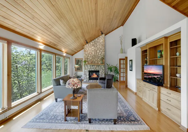 Photo 4 of Single family home for sale at 502 Shoreline Dr, Wayzata, MN 55391 | MLS# 7109221 | Listing updated on 2026-09-28