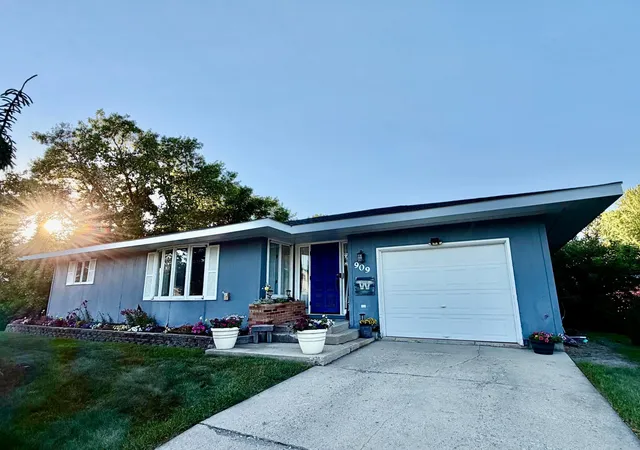 Photo 1 of Sale Pending at 909 2nd Street Ne, Roseau, MN 56751 | MLS# 7109227 | Listing updated on 2026-08-20