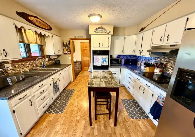 Photo 4 of Sale Pending at 909 2nd Street NE, Roseau, MN 56751 | MLS# 7109227 | Listing updated on 2026-08-20