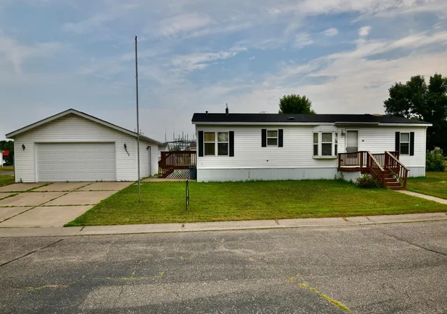 Photo 3 of Single family home for sale at 805 2nd Street Ne #805, Milaca, MN 56353 | MLS# 7109230 | Listing updated on 2026-08-30