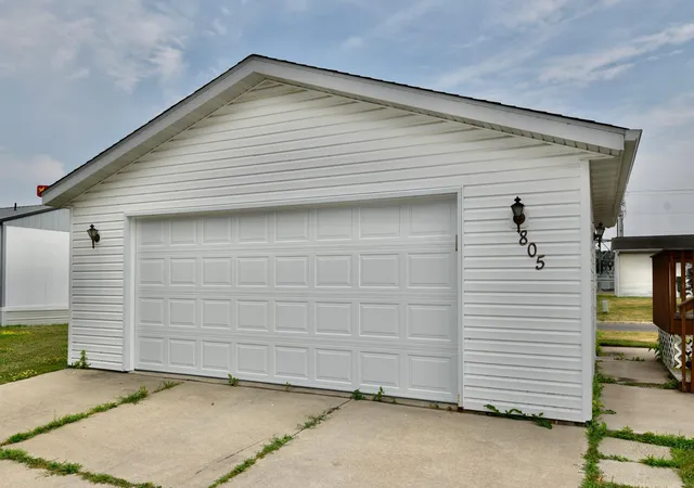 Photo 3 of Single family home for sale at 805 2nd Street NE #805, Milaca, MN 56353 | MLS# 7109230 | Listing updated on 2026-08-30