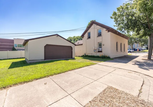 2nd image of 239 3rd Ave W, Shakopee, MN 55379 | MLS# 7109244