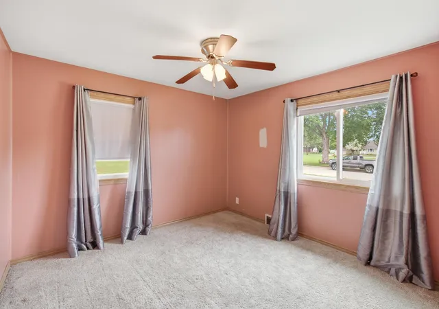 4th image of 1027 Sioux Ave, Fairmont, MN 56031 | MLS# 7109245