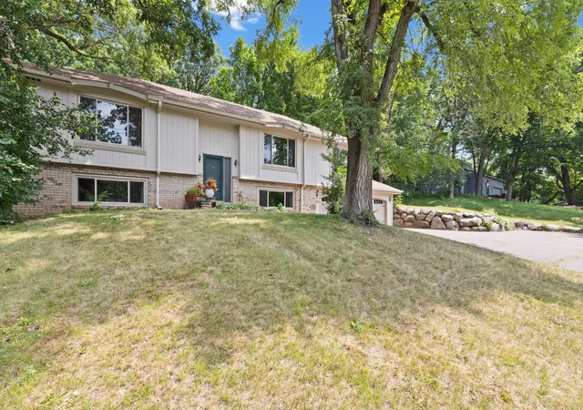 Photo 3 of Single family home for sale at 4115 Williston Rd, Minnetonka, MN 55345 | MLS# 7109247 | Listing updated on 2026-08-22