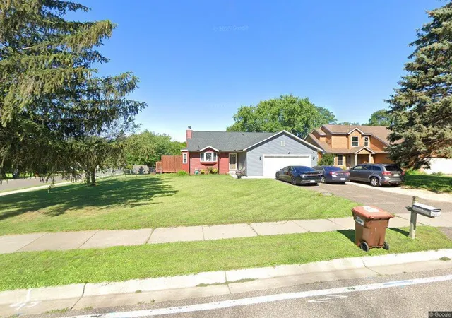 Homes for sale in Maplewood, MN | 2401 Hazelwood St, Maplewood, MN 55109 | MLS# 7109257