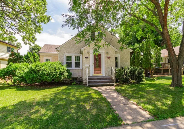 2nd image of 1017 Main St Nw, Elk River, MN 55330 | MLS# 7109265