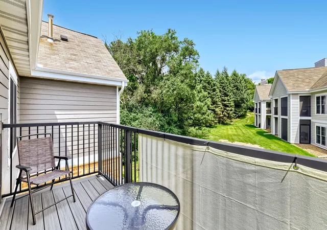 Homes for sale in Minnetonka, MN | 6010 Chasewood Pkwy, Minnetonka, MN 55343