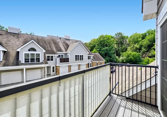 Homes for sale in Minnetonka, MN | 6010 Chasewood Pkwy, Minnetonka, MN 55343
