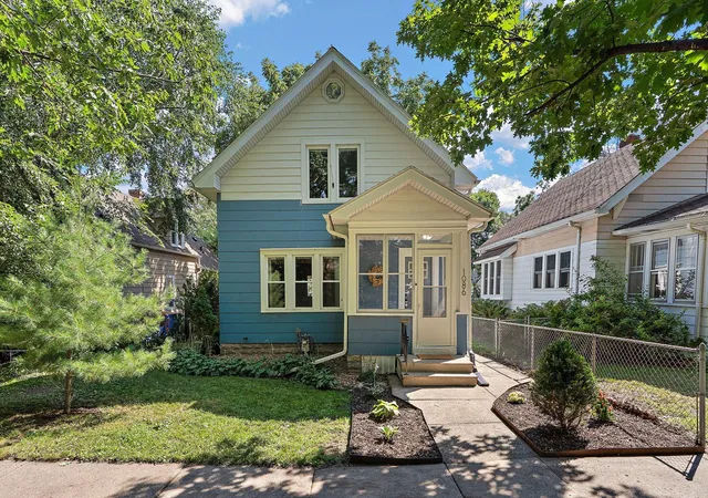 Photo 1 of Single family home for sale at 1086 Pleasant Ave, Saint Paul, MN 55102 | MLS# 7109334 | Listing updated on 2026-10-22