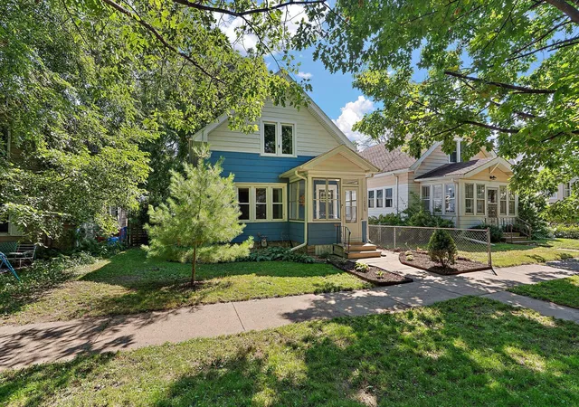 32nd image of 1086 Pleasant Ave, Saint Paul, MN 55102 | MLS# 7109334