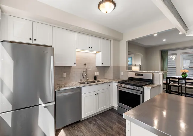 Photo 3 of Single family home for sale at 1086 Pleasant Ave, Saint Paul, MN 55102 | MLS# 7109334 | Listing updated on 2026-10-22