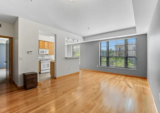 3rd image of 2566 Ellis Ave #303, Saint Paul, MN 55114 | MLS# 7109341