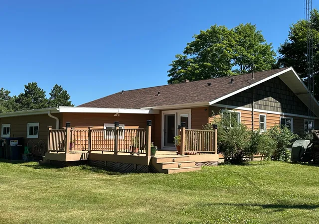 3rd image of E910 Cedar Rd, Eau Claire, WI 54701 | MLS# 7109350