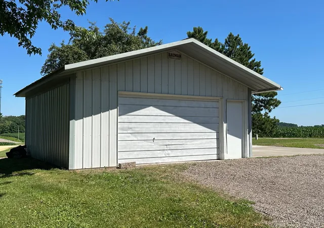 41st image of E910 Cedar Rd, Eau Claire, WI 54701 | MLS# 7109350