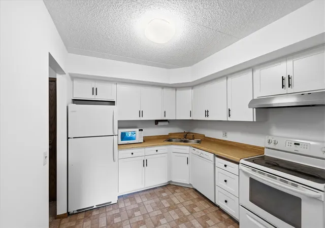 Photo 1 of Sale Pending at 2455 Londin Ln E #417, Saint Paul, MN 55119 | MLS# 7109367 | Listing updated on 2026-08-25