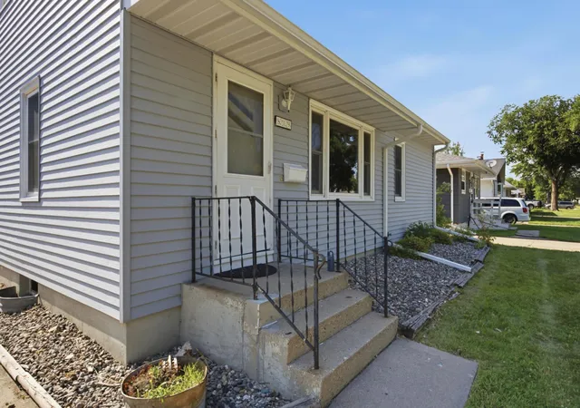 Photo 3 of Sale Pending at 819 15th Street N, Moorhead, MN 56560 | MLS# 7109395 | Listing updated on 2026-10-03